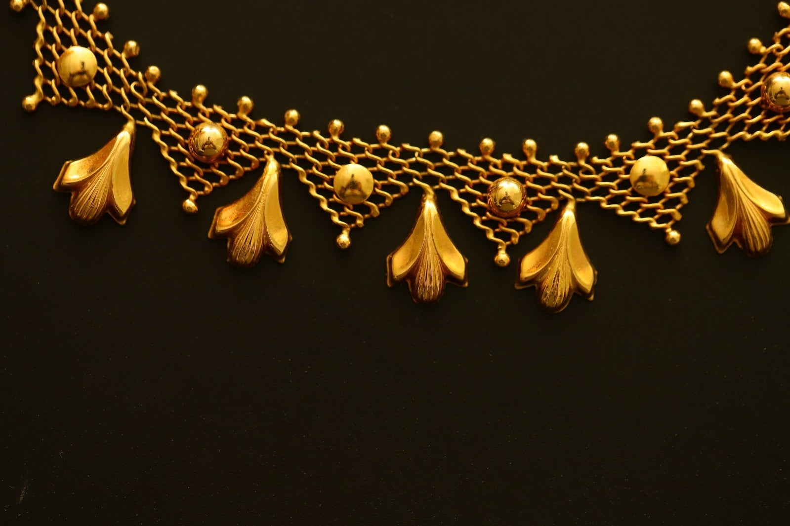 18-carat gold necklace/ 24.66 grams/ magnificent piece