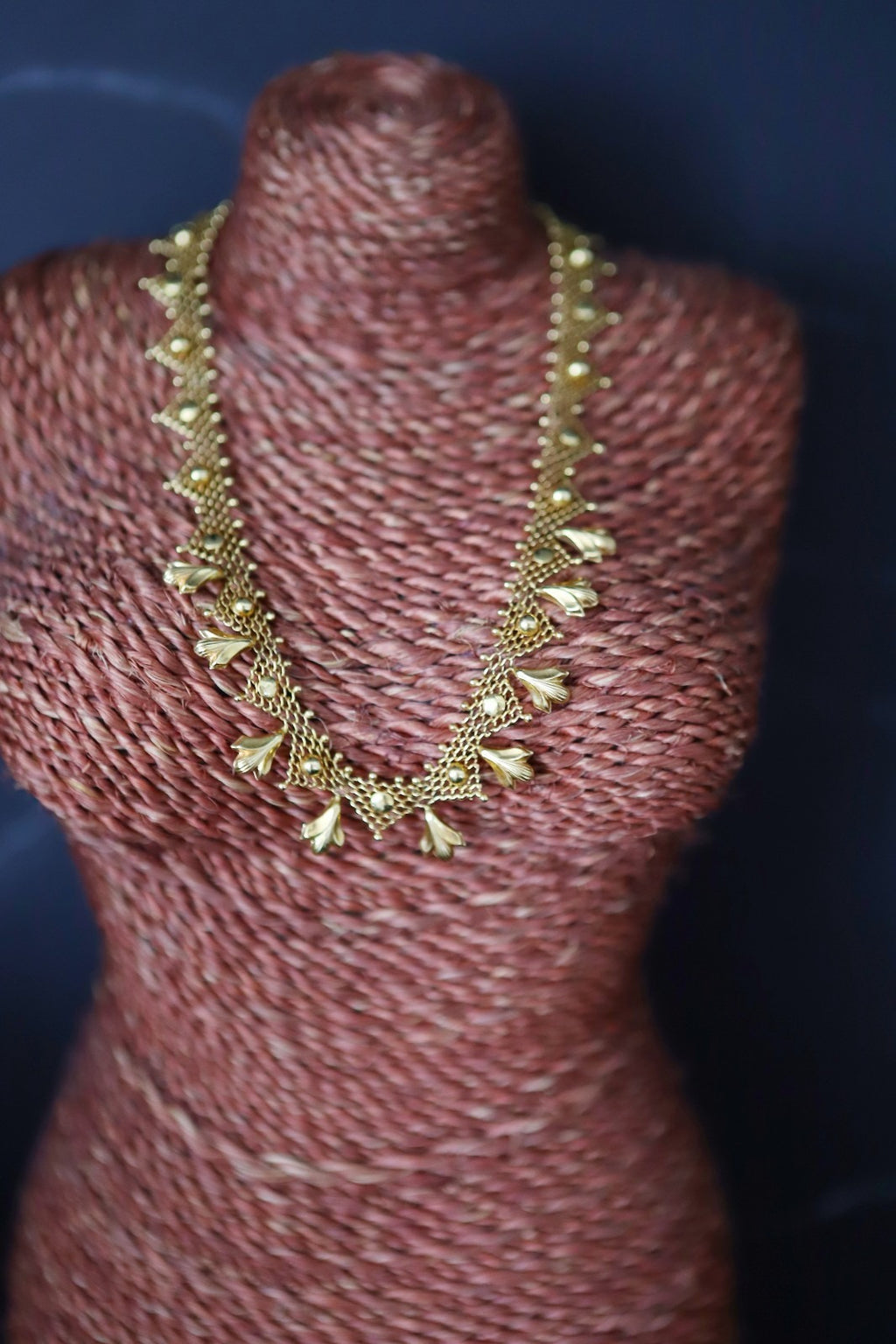 18-carat gold necklace/ 24.66 grams/ magnificent piece