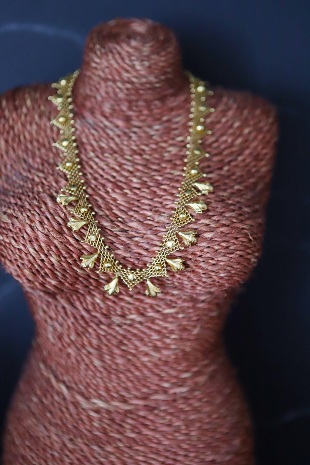 18-carat gold necklace/ 24.66 grams/ magnificent piece