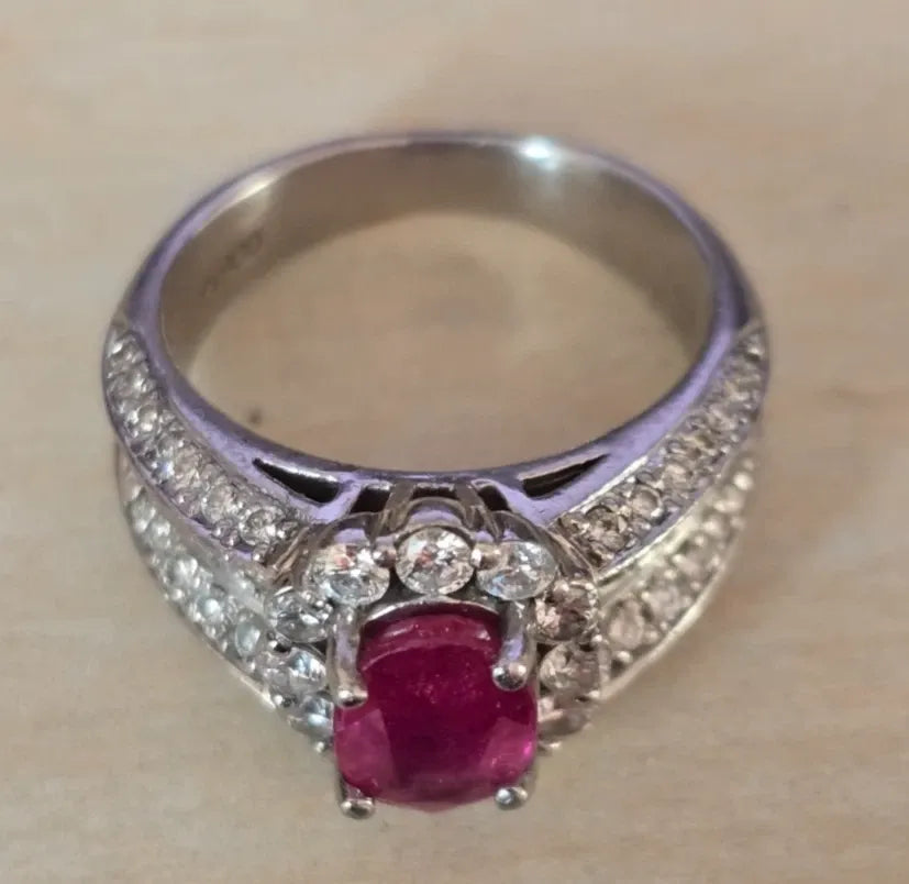 OLD PLATINUM 950% RING RUBY AND DIAMONDS