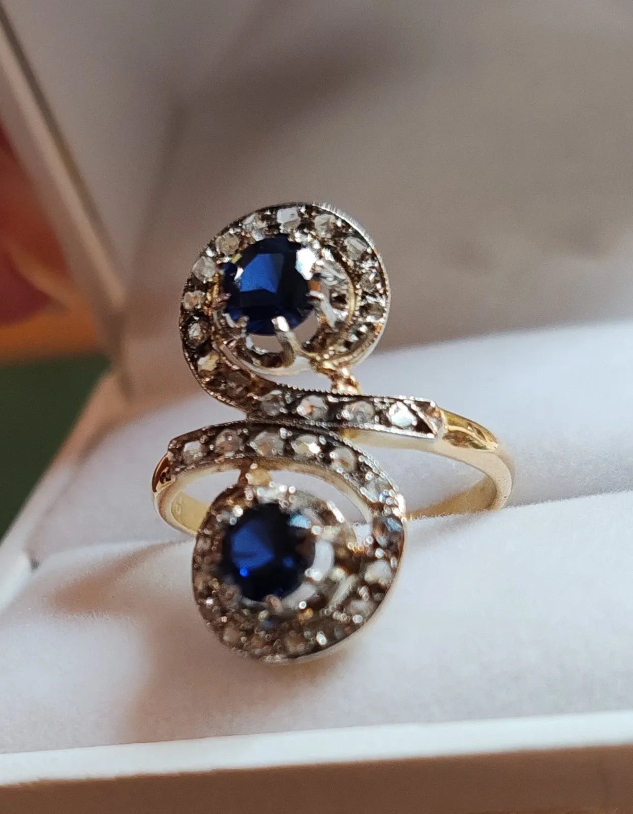 Antique 18K gold toi et moi ring with sapphires and old-cut diamonds