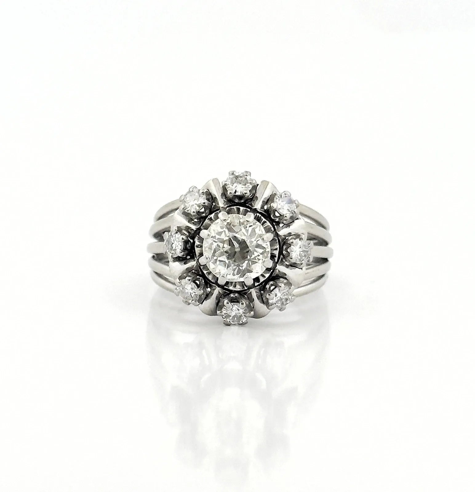 Antique ring in 18K white gold and diamonds
