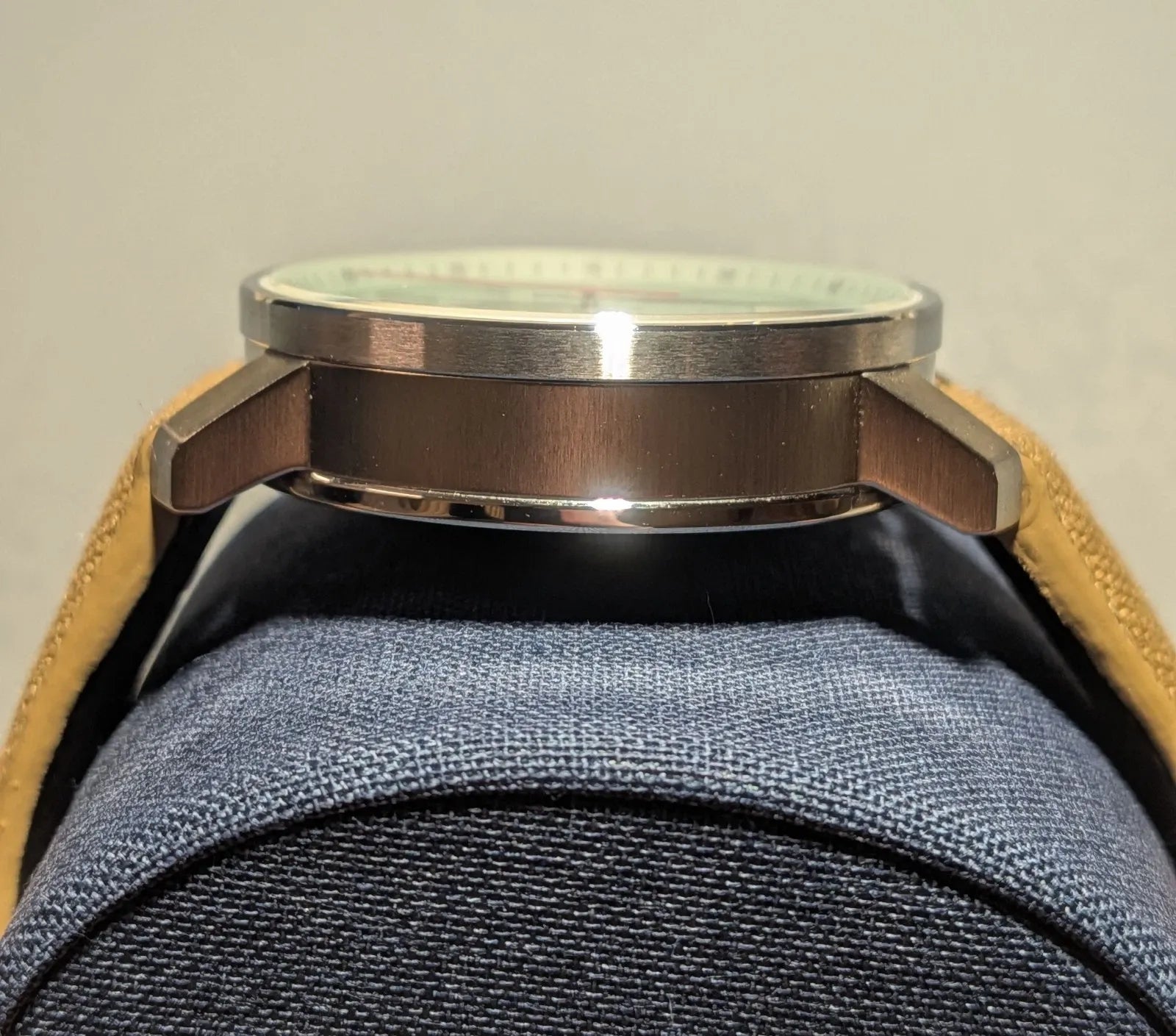 Mühle Glashütte 29ER, new condition, with sand-colored textile strap_M1-25-29-CB