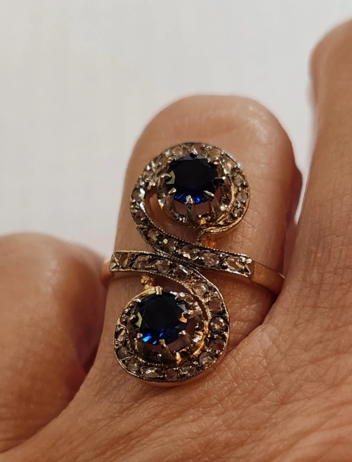 Antique 18K gold toi et moi ring with sapphires and old-cut diamonds