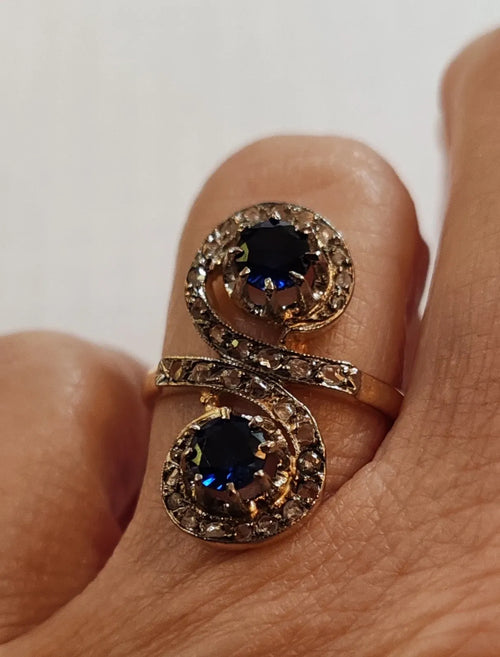 Antique 18K gold toi et moi ring with sapphires and old-cut diamonds