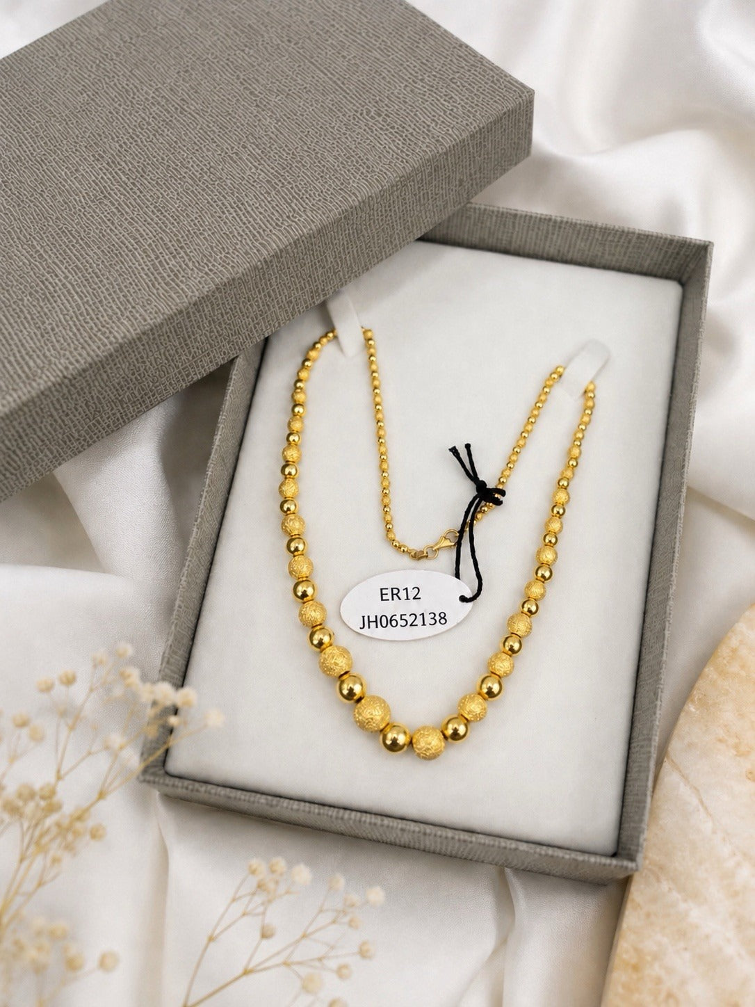VINTAGE 18K YELLOW GOLD NECKLACE (750) 13 SATIN AND SHINY BEADS - 45 CM