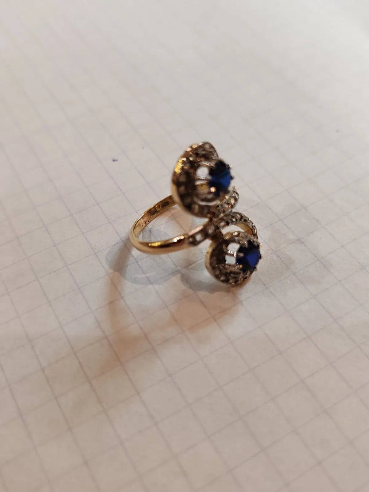 Antique 18K gold toi et moi ring with sapphires and old-cut diamonds