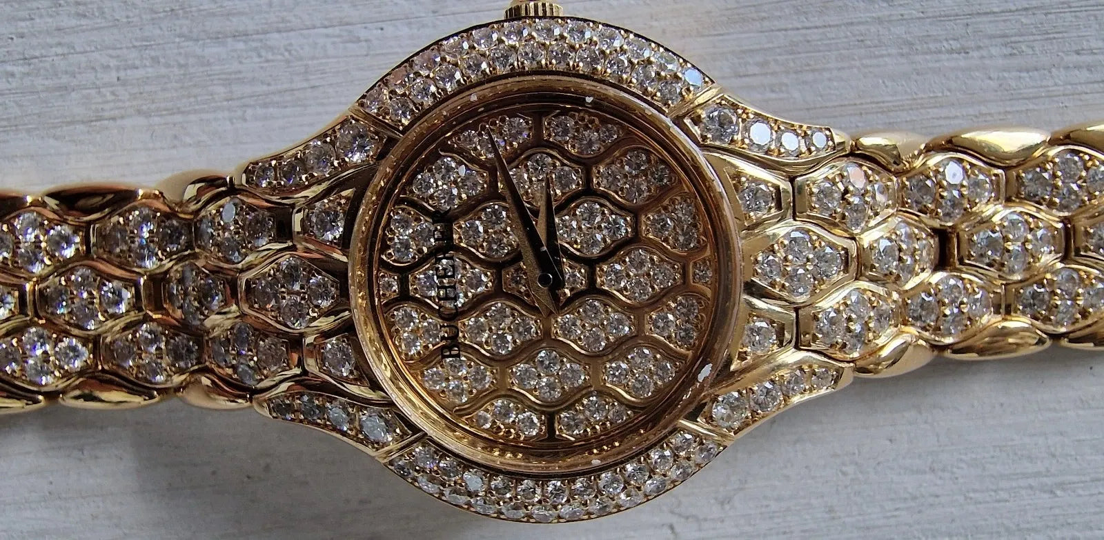 Ladies' Bucherer Medea yellow gold watch with diamond setting, 1997