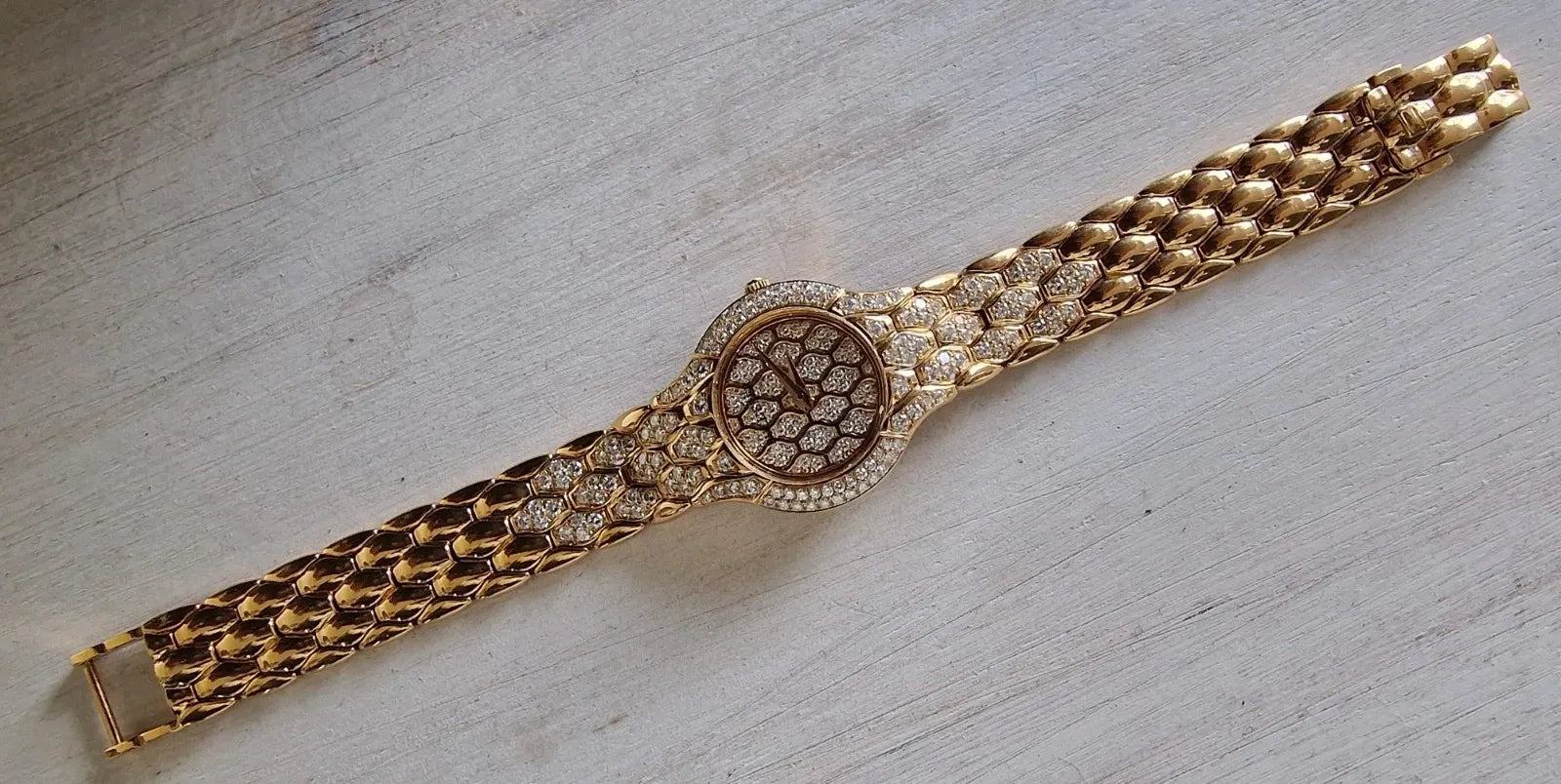 Ladies' Bucherer Medea yellow gold watch with diamond setting, 1997