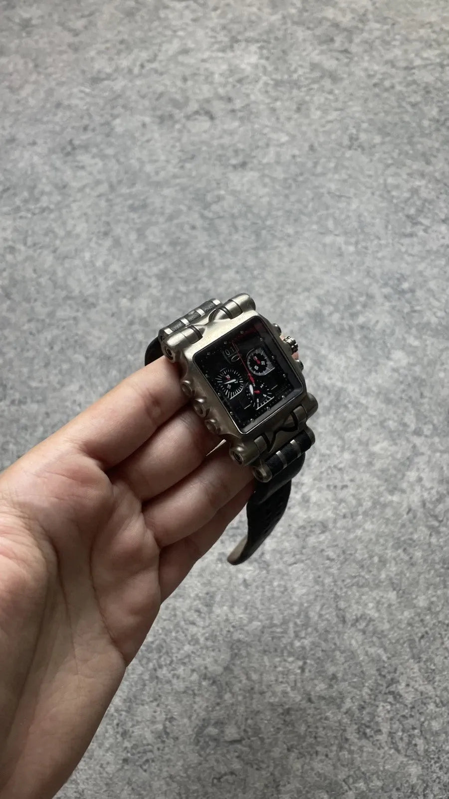 Oakley Minute Machine Time Tank Titanium 2000s Vintage Cyber Y2K Avant-Garde