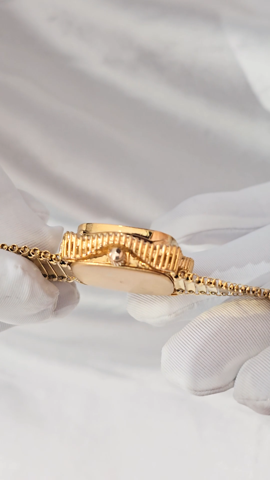 2.93 ct Natural SI/H Diamond Bangle Watch Women's Luxury 18K Yellow Gold Bracelet