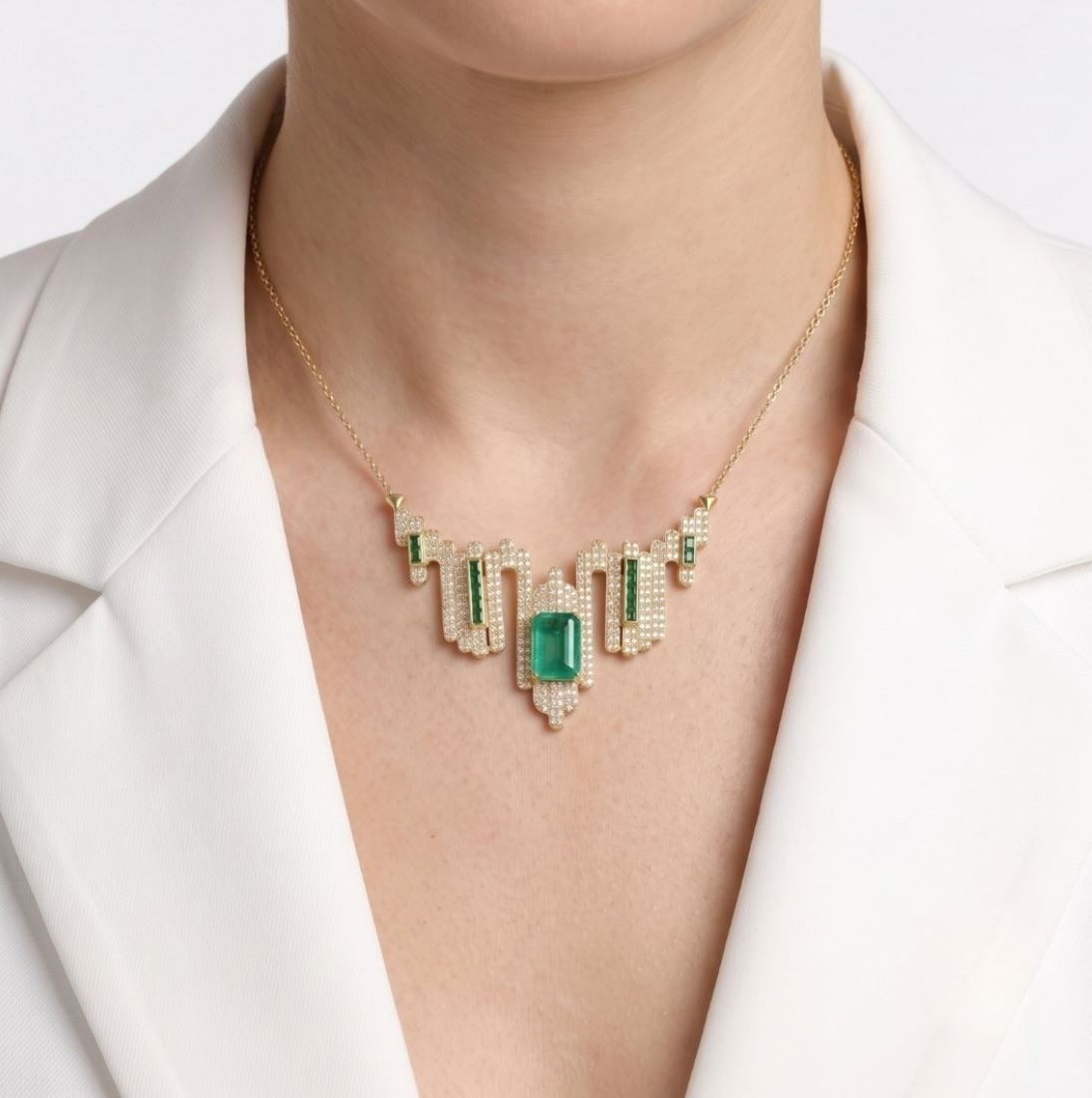 18K Yellow Gold Emerald Charm Necklace Natural 5.11 carats IGI Certified