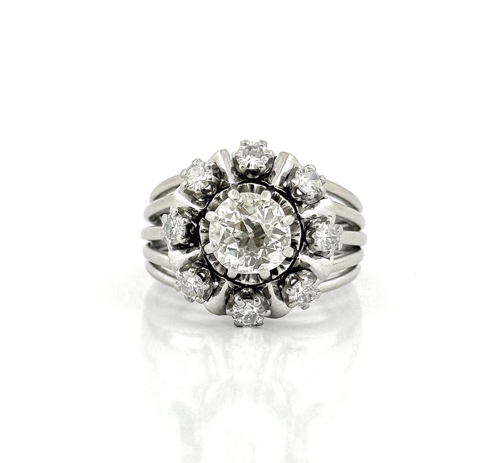 Antique ring in 18K white gold and diamonds