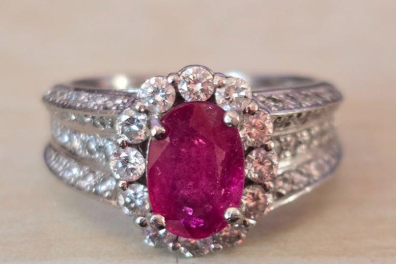 OLD PLATINUM 950% RING RUBY AND DIAMONDS