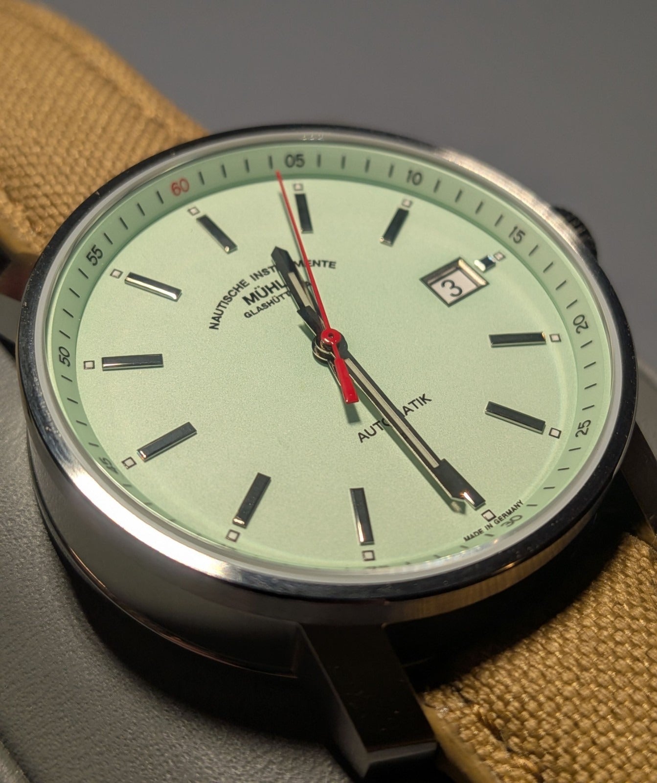 Mühle Glashütte 29ER, new condition, with sand-colored textile strap_M1-25-29-CB