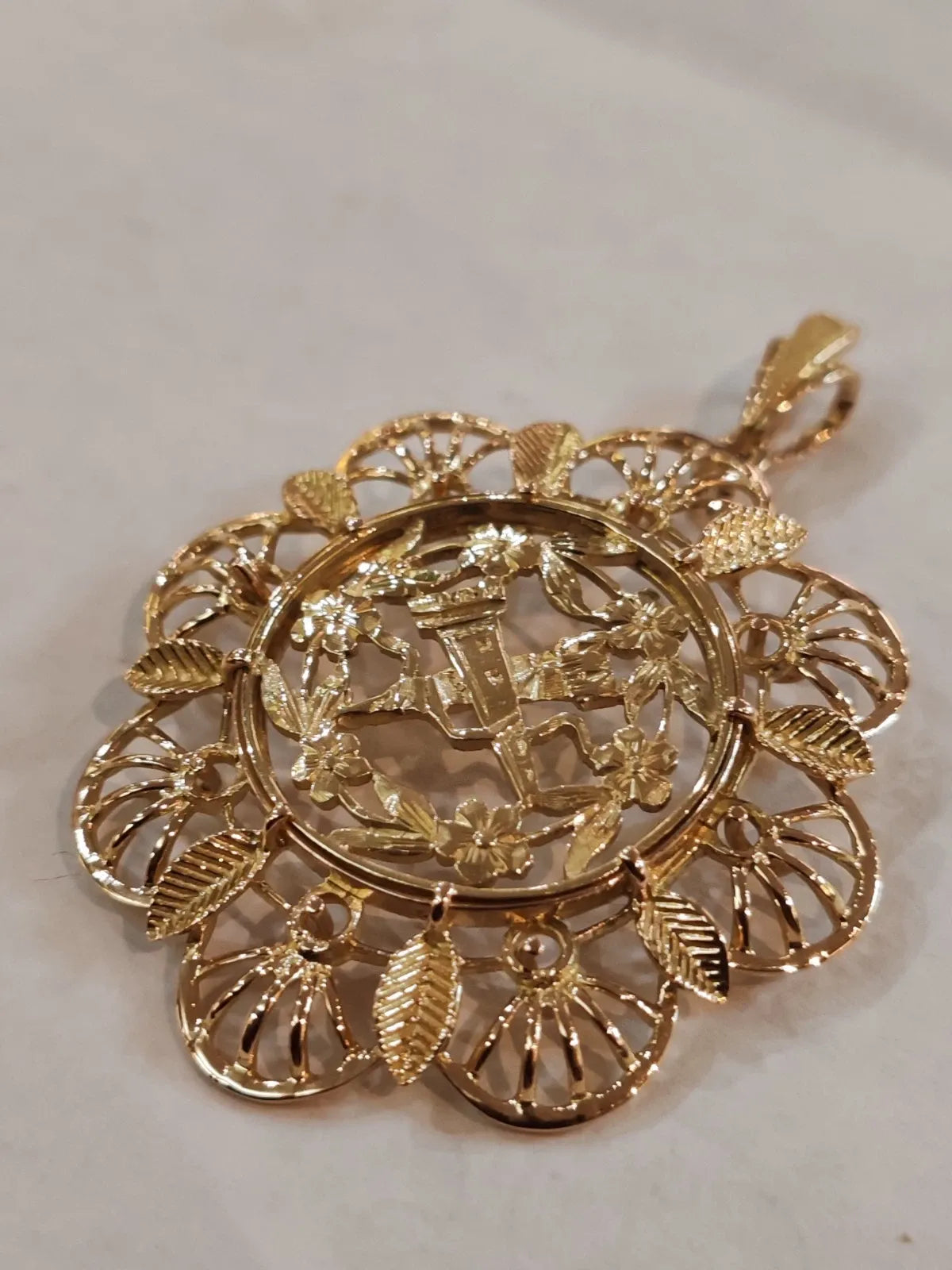 Antique 18K yellow gold pendant