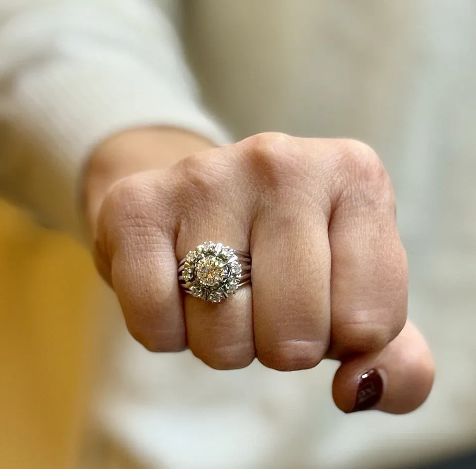 Antique ring in 18K white gold and diamonds