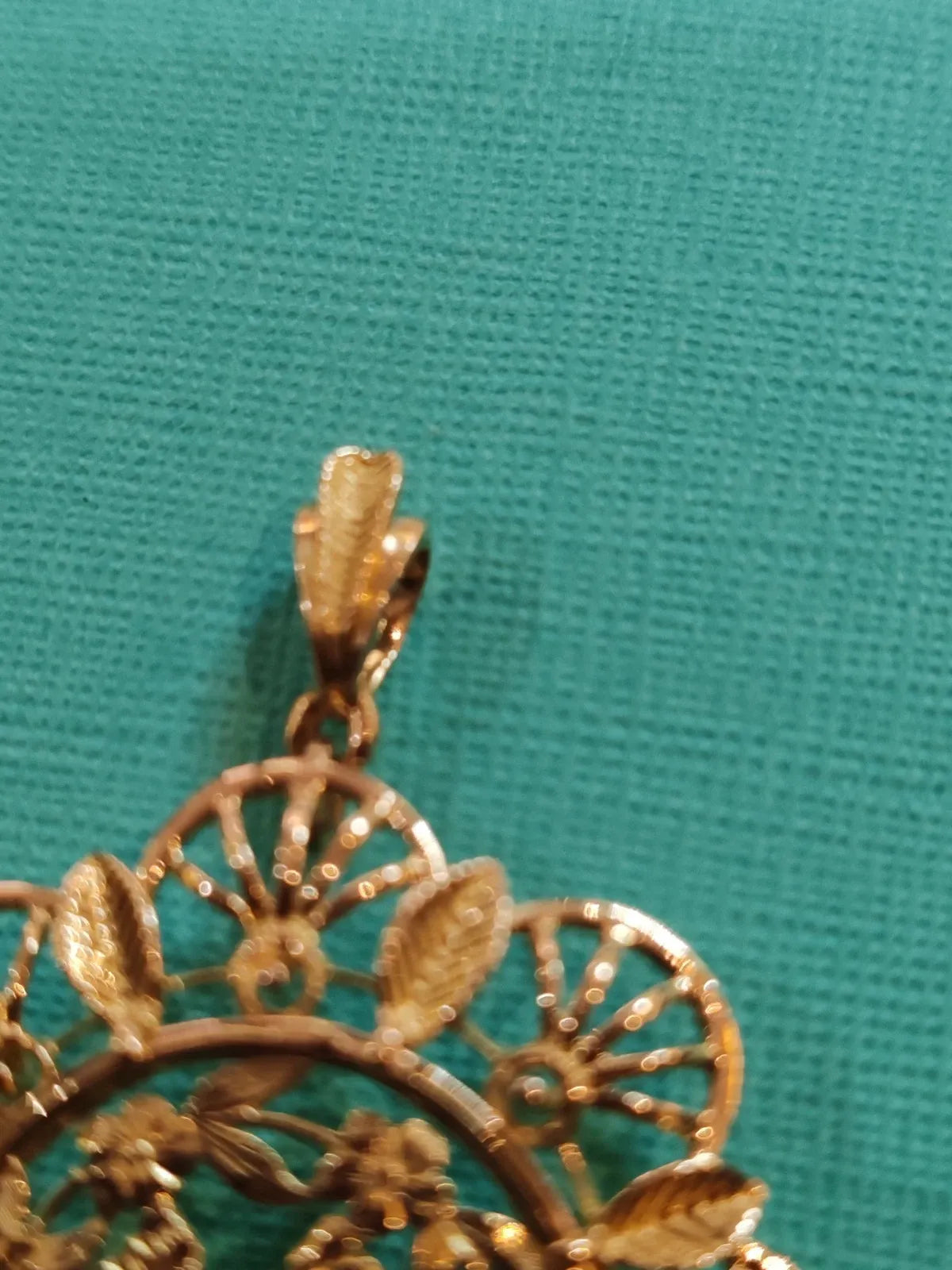 Antique 18K yellow gold pendant