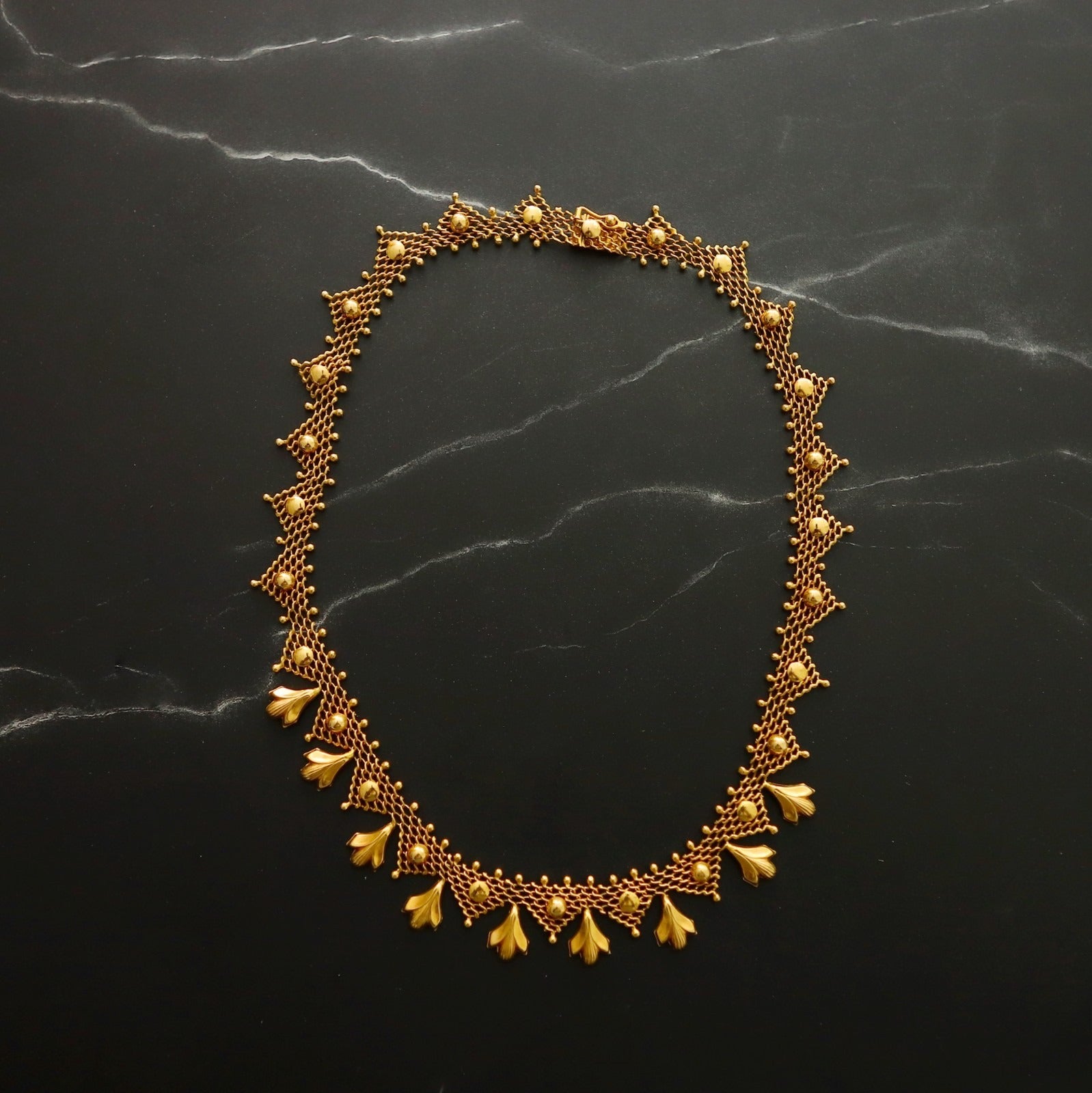 18-carat gold necklace/ 24.66 grams/ magnificent piece