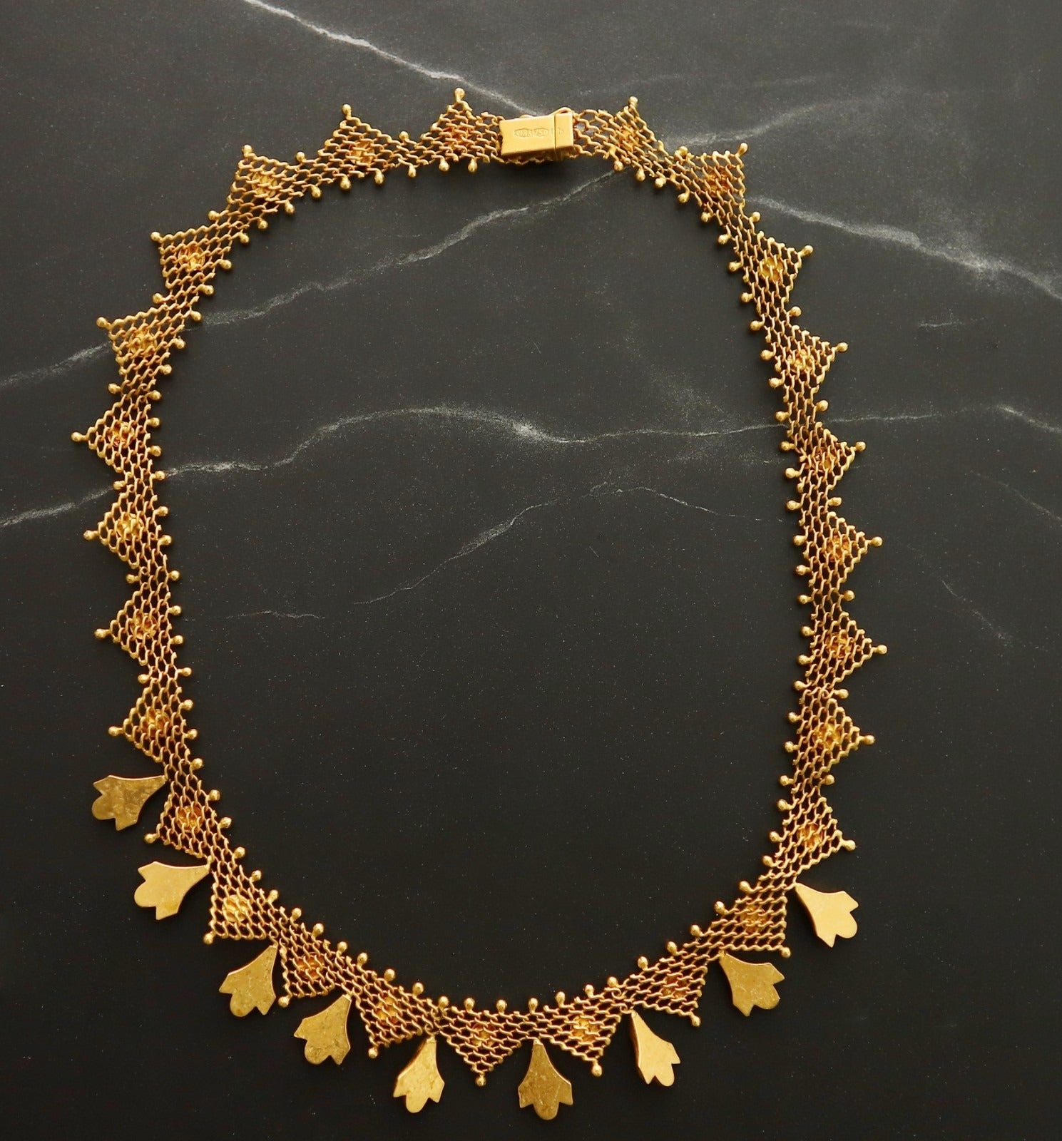 18-carat gold necklace/ 24.66 grams/ magnificent piece